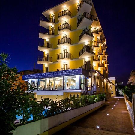 Hotel Mondial Lido di Jesolo Exterior foto