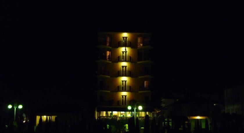 Hotel Mondial Lido di Jesolo Exterior foto
