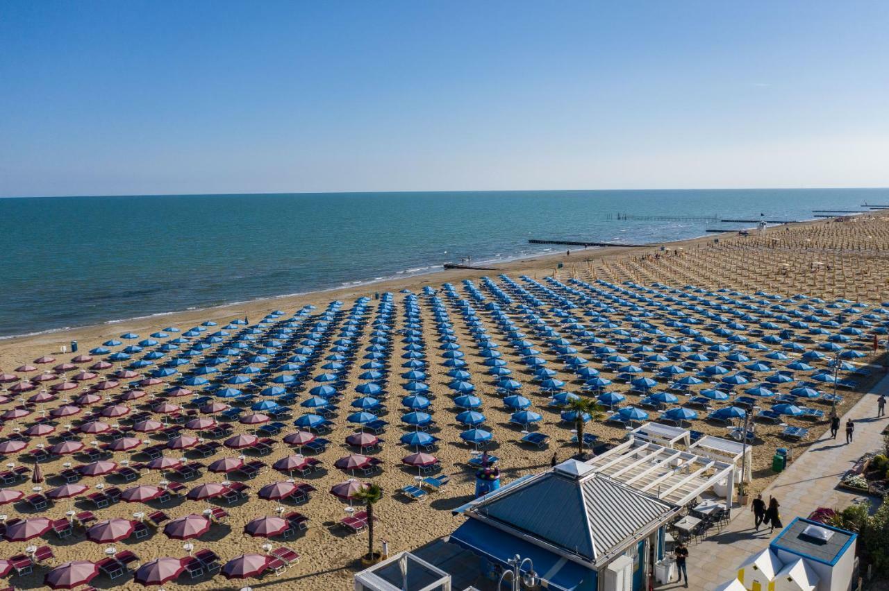 Hotel Mondial Lido di Jesolo Exterior foto